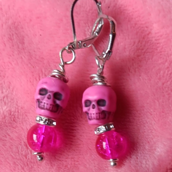 🍒 Dangle Handcrafted Pink Skull Earrings With 925 Hooks🐥 - Picture 1 of 3